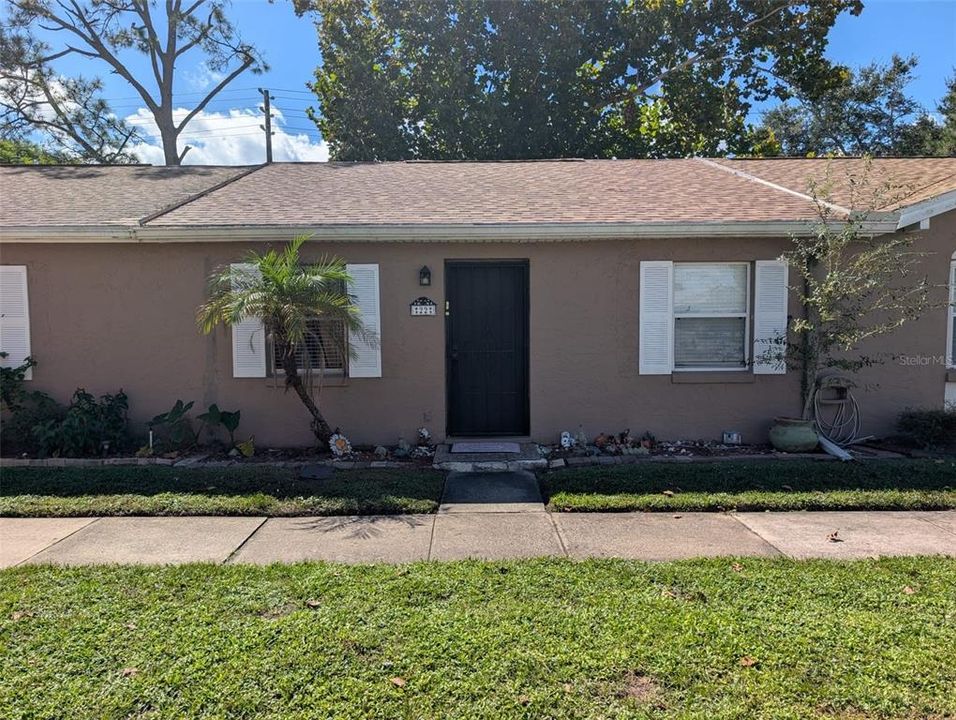 For Sale: $270,000 (2 beds, 2 baths, 875 Square Feet)