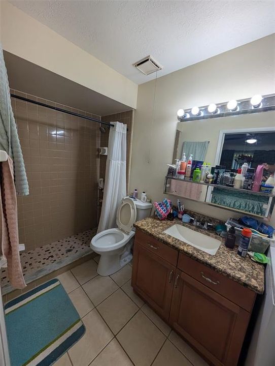 For Sale: $270,000 (2 beds, 2 baths, 875 Square Feet)