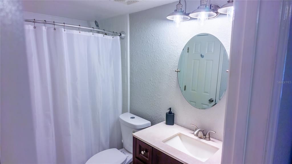 For Sale: $109,900 (1 beds, 1 baths, 633 Square Feet)