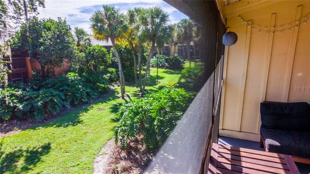 For Sale: $109,900 (1 beds, 1 baths, 633 Square Feet)