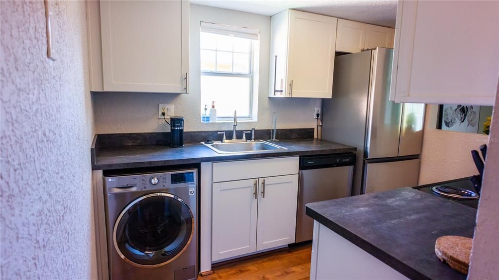 For Sale: $109,900 (1 beds, 1 baths, 633 Square Feet)