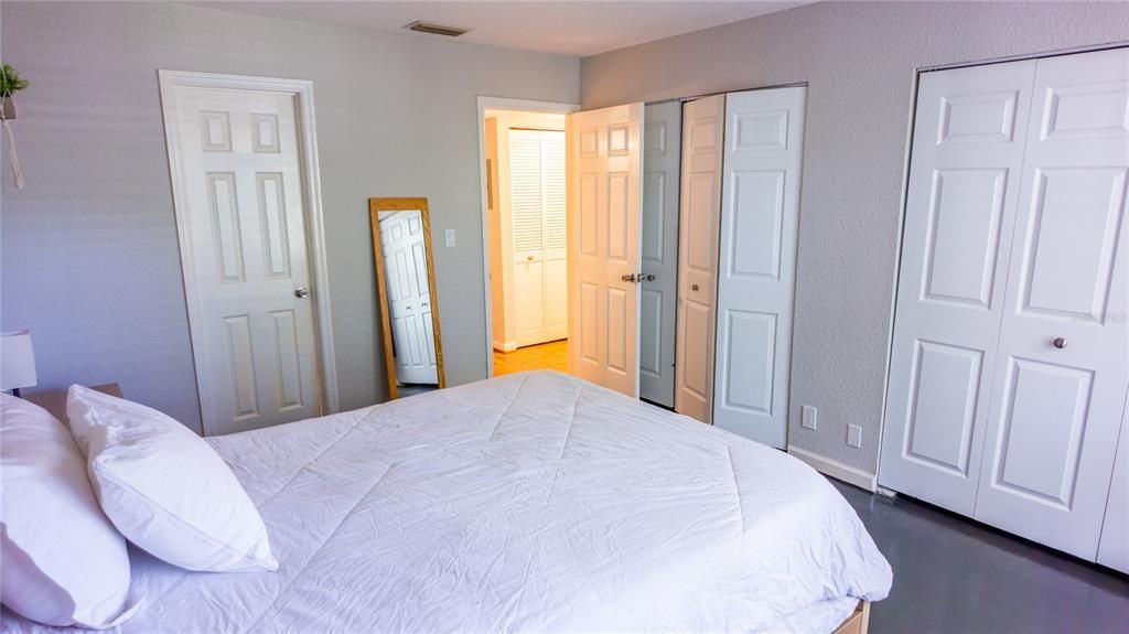 For Sale: $109,900 (1 beds, 1 baths, 633 Square Feet)