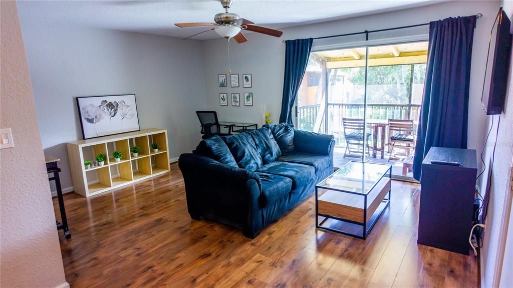 For Sale: $109,900 (1 beds, 1 baths, 633 Square Feet)