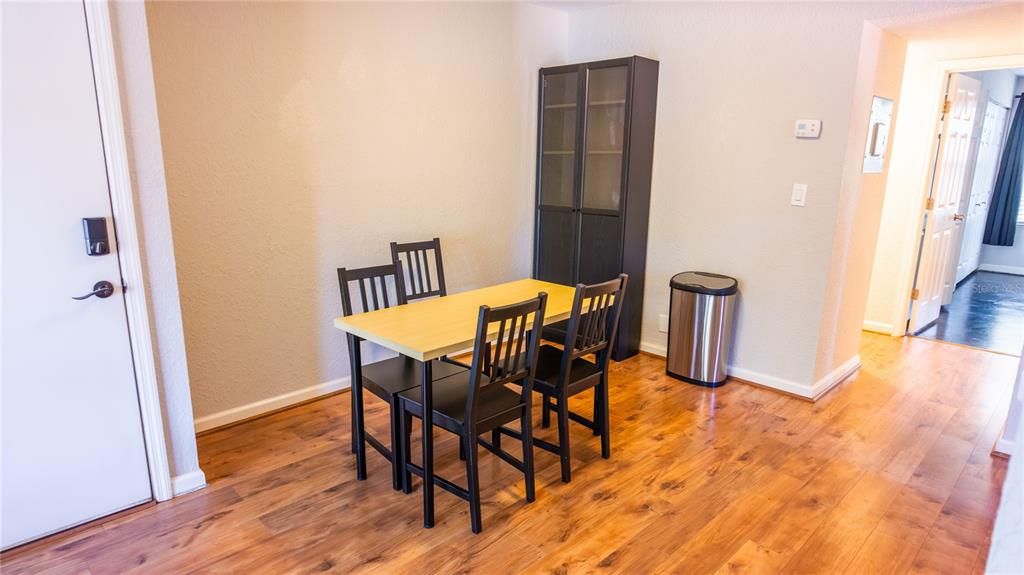 For Sale: $109,900 (1 beds, 1 baths, 633 Square Feet)