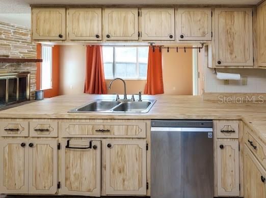 На продажу: $295,200 (2 спален, 2 ванн, 1506 Квадратных фут)
