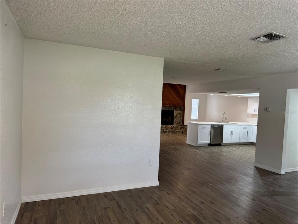 For Rent: $1,900 (2 beds, 2 baths, 1281 Square Feet)