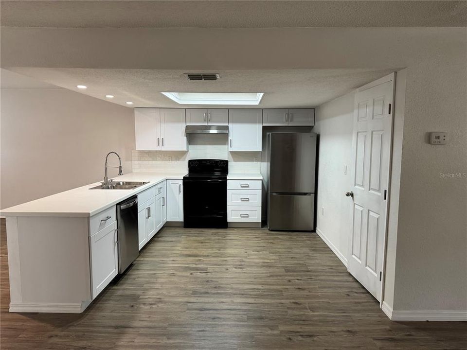 For Rent: $1,900 (2 beds, 2 baths, 1281 Square Feet)