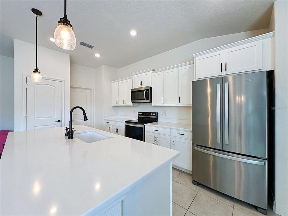 En Venta: $365,999 (4 camas, 2 baños, 1627 Pies cuadrados)