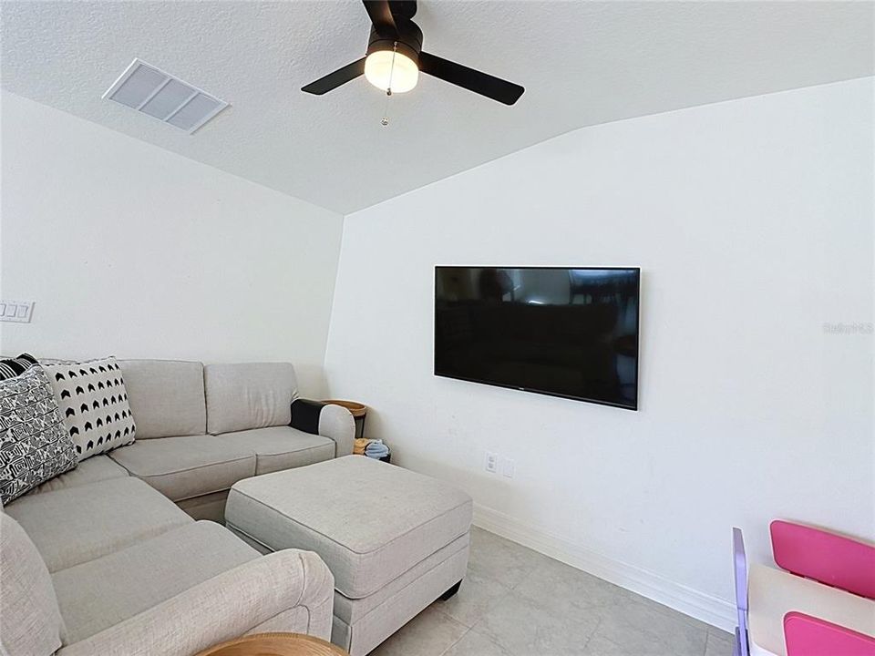 En Venta: $365,999 (4 camas, 2 baños, 1627 Pies cuadrados)