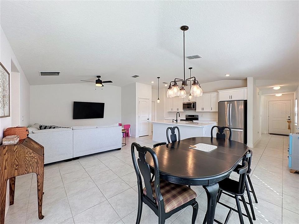 En Venta: $365,999 (4 camas, 2 baños, 1627 Pies cuadrados)