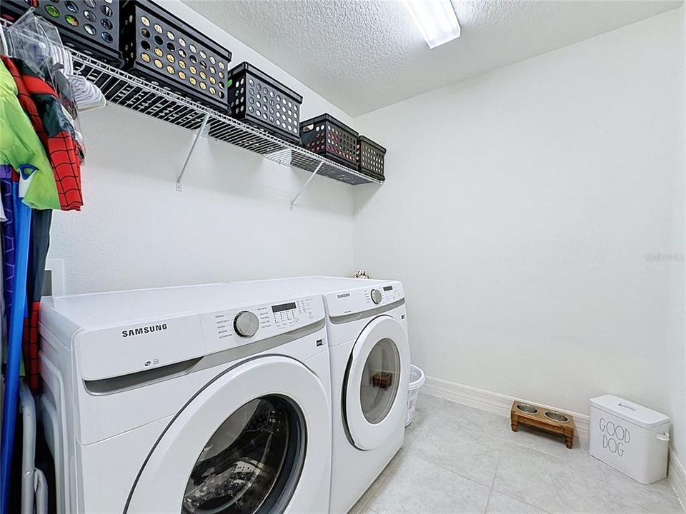 En Venta: $365,999 (4 camas, 2 baños, 1627 Pies cuadrados)