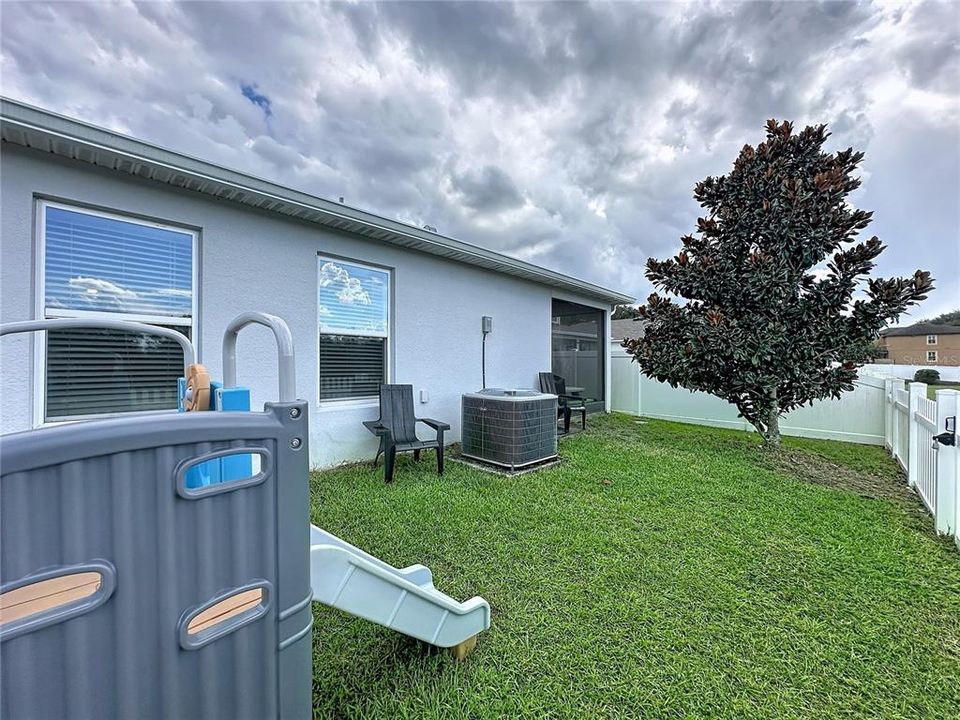 En Venta: $365,999 (4 camas, 2 baños, 1627 Pies cuadrados)