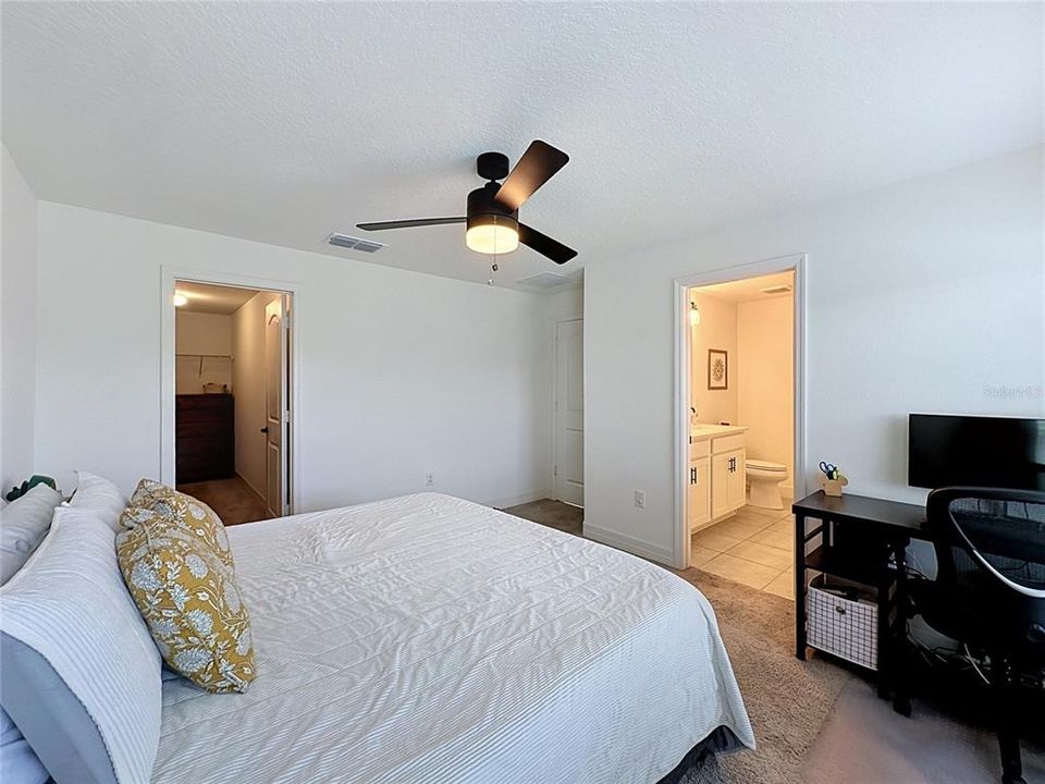 En Venta: $365,999 (4 camas, 2 baños, 1627 Pies cuadrados)