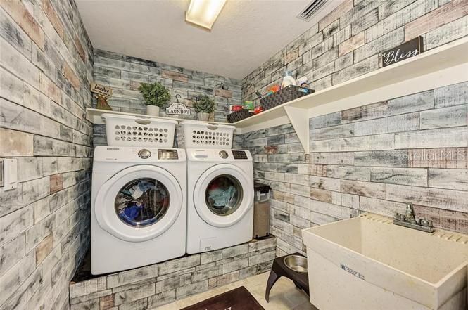 En Renta: $2,400 (4 camas, 3 baños, 1830 Pies cuadrados)