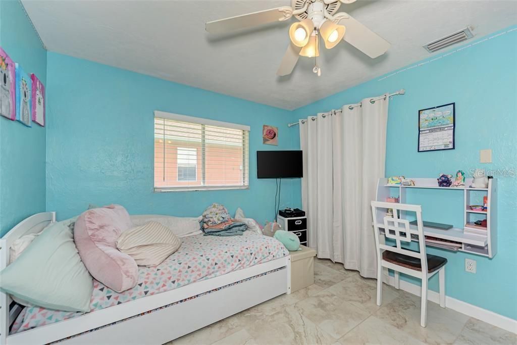 En Renta: $2,400 (4 camas, 3 baños, 1830 Pies cuadrados)
