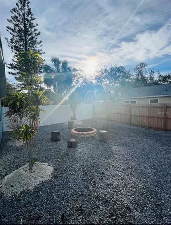 For Rent: $4,900 (3 beds, 1 baths, 1418 Square Feet)