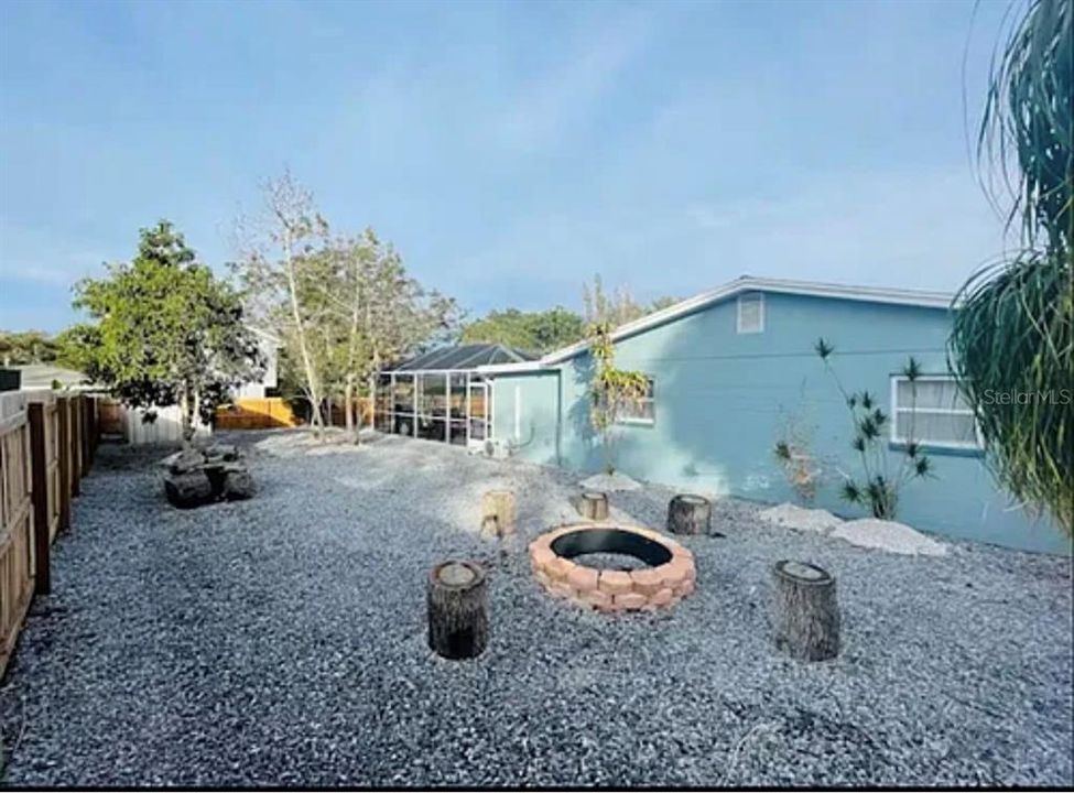For Rent: $4,900 (3 beds, 1 baths, 1418 Square Feet)