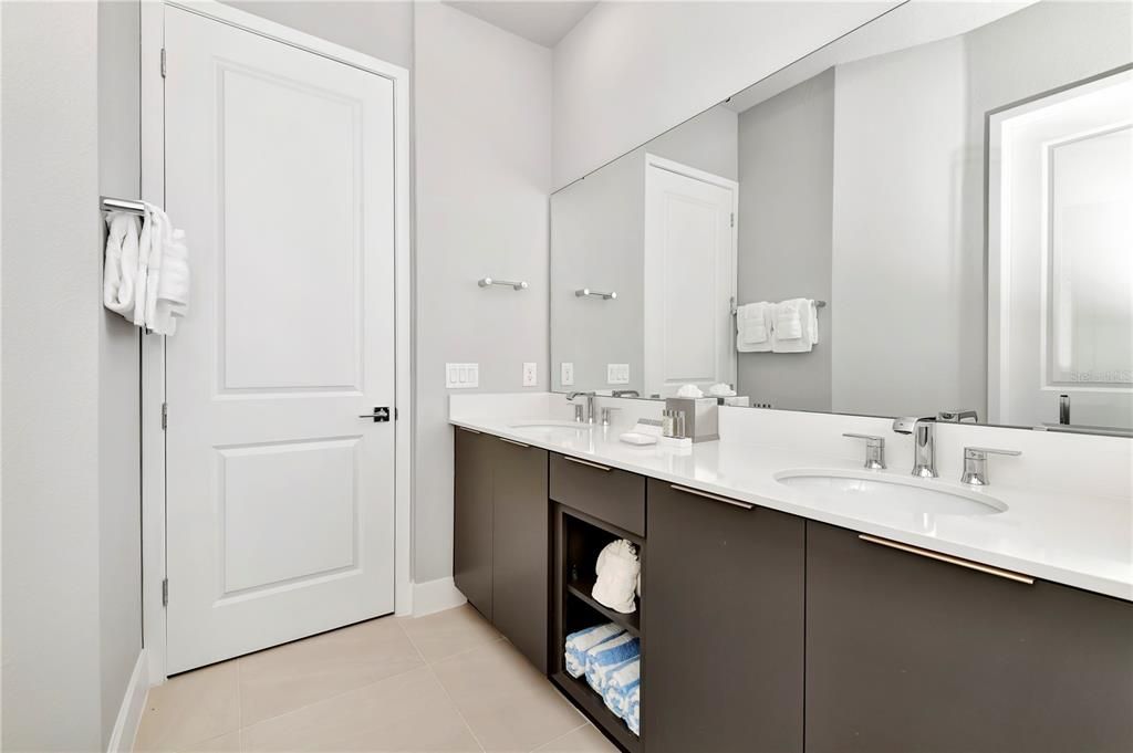 En Venta: $290,000 (3 camas, 3 baños, 1500 Pies cuadrados)
