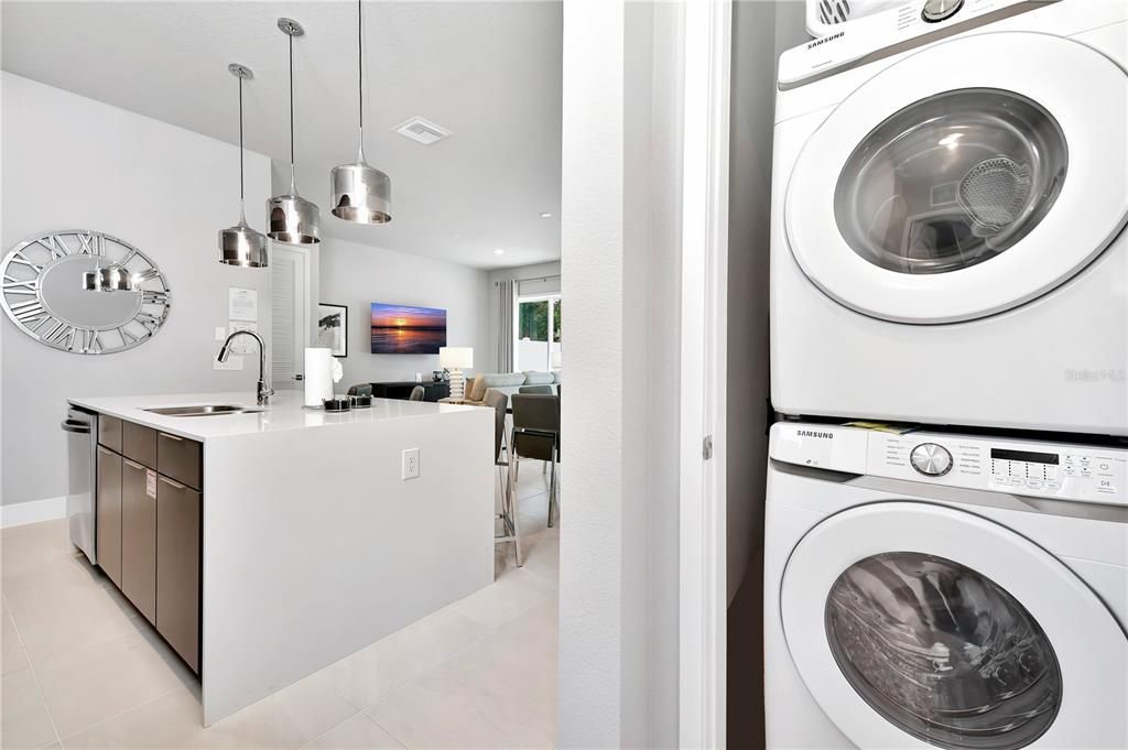 En Venta: $290,000 (3 camas, 3 baños, 1500 Pies cuadrados)