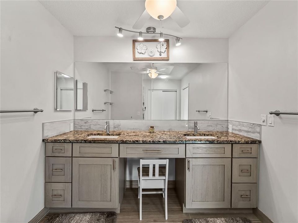 For Sale: $449,000 (2 beds, 2 baths, 1658 Square Feet)