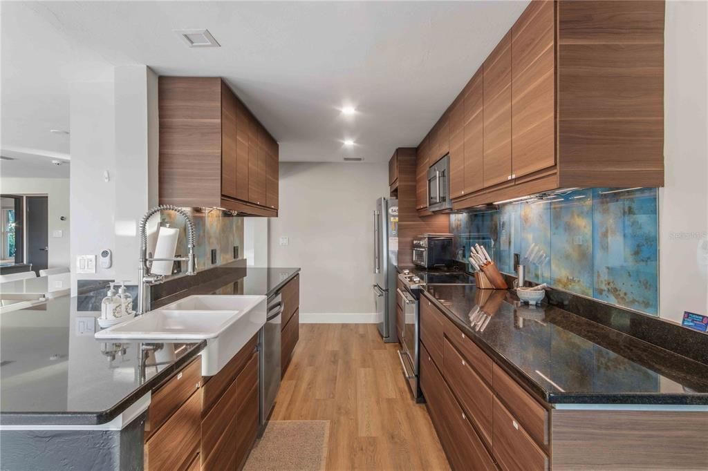 На продажу: $875,000 (3 спален, 2 ванн, 1641 Квадратных фут)