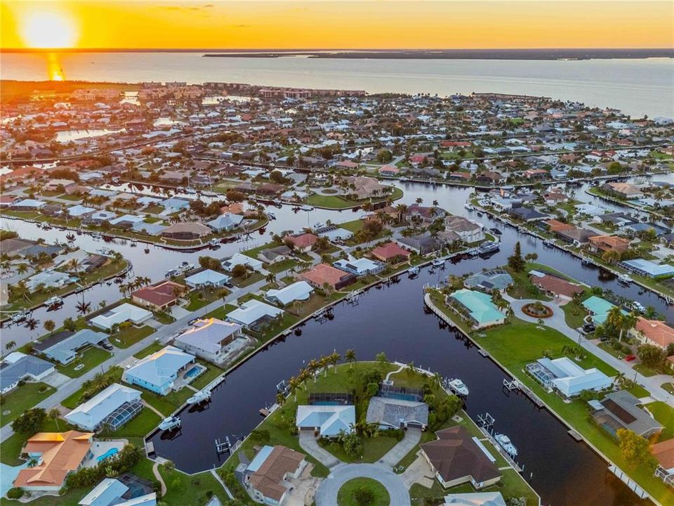 На продажу: $875,000 (3 спален, 2 ванн, 1641 Квадратных фут)