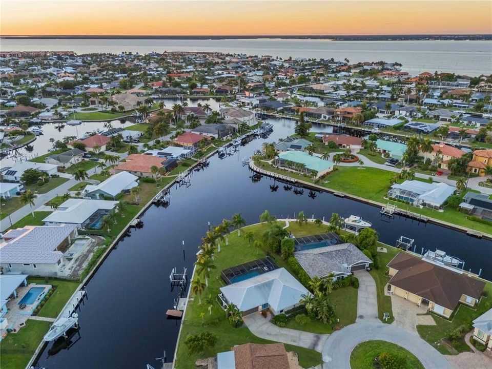 На продажу: $875,000 (3 спален, 2 ванн, 1641 Квадратных фут)
