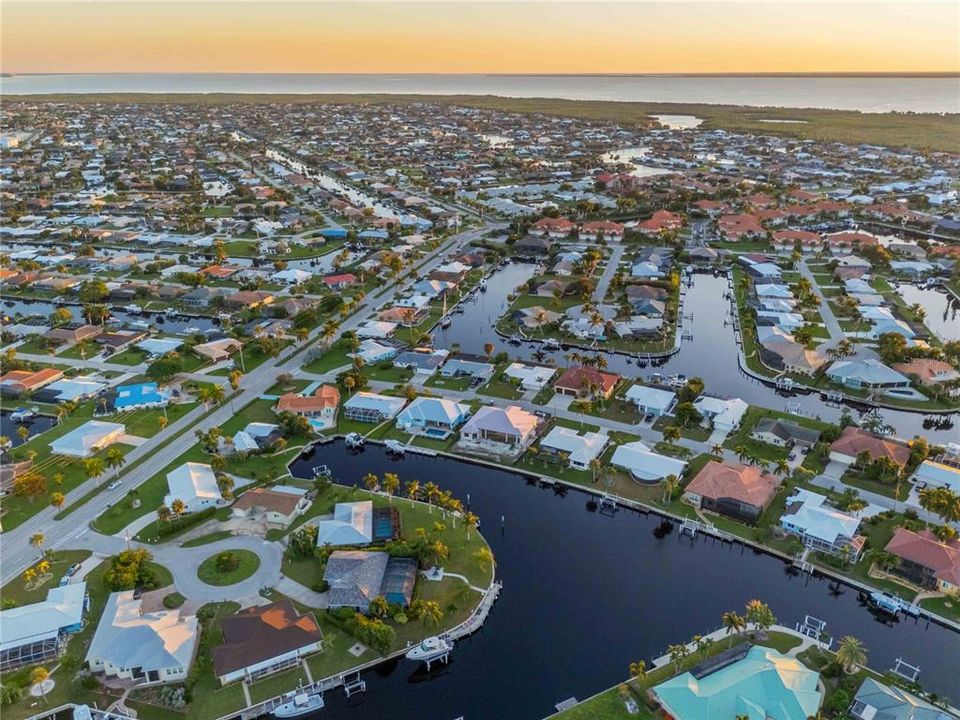 На продажу: $875,000 (3 спален, 2 ванн, 1641 Квадратных фут)