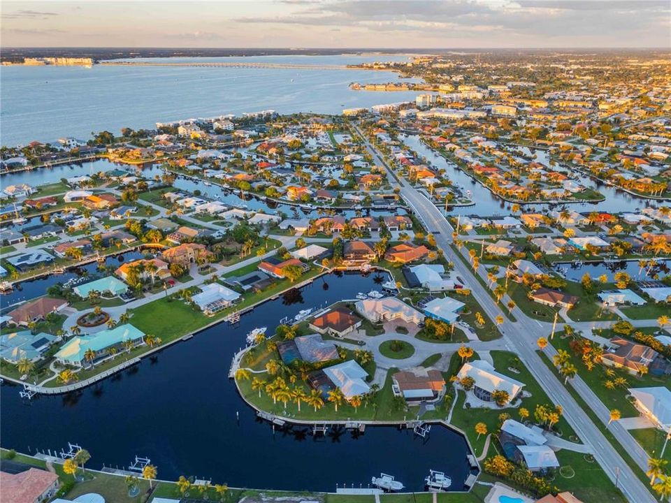 На продажу: $875,000 (3 спален, 2 ванн, 1641 Квадратных фут)