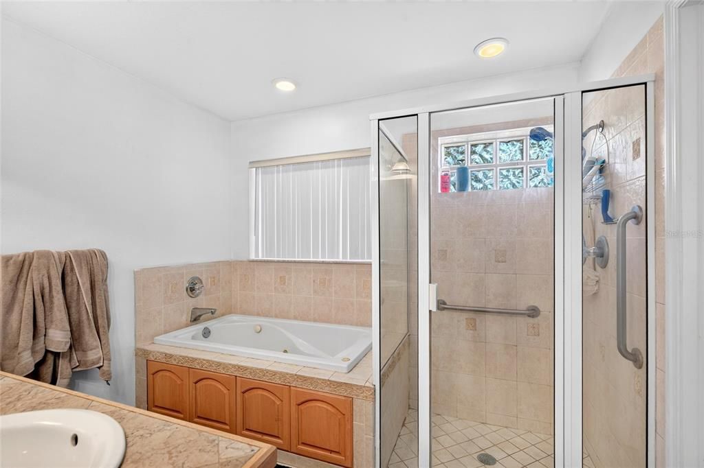 For Sale: $349,900 (3 beds, 2 baths, 1618 Square Feet)