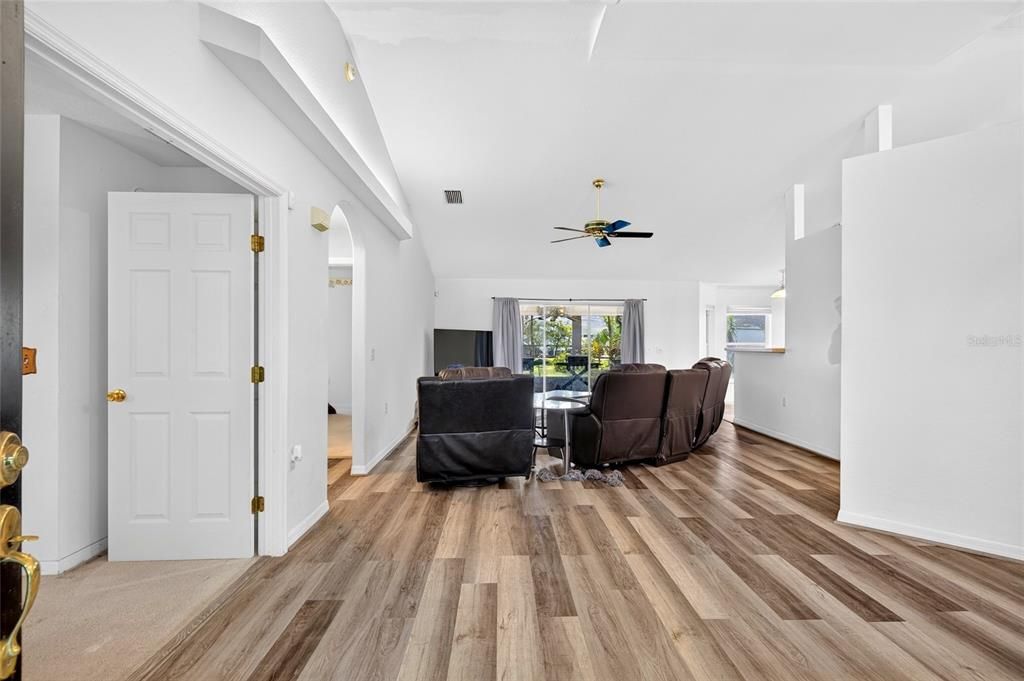 For Sale: $349,900 (3 beds, 2 baths, 1618 Square Feet)