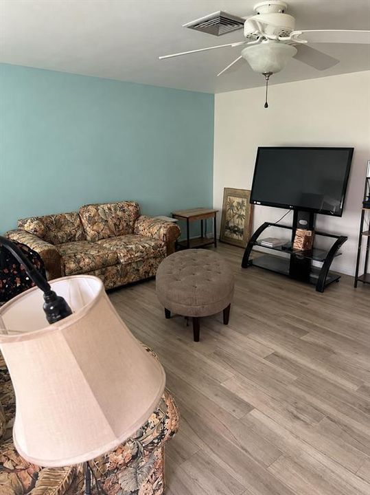 На продажу: $189,000 (2 спален, 1 ванн, 936 Квадратных фут)