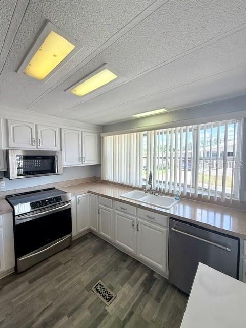 En Venta: $89,900 (3 camas, 2 baños, 2064 Pies cuadrados)
