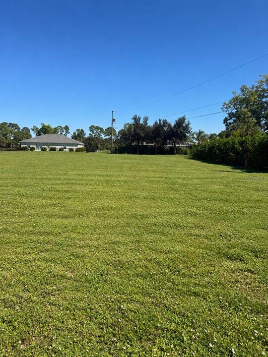 待售: $120,000 (0.22 acres)
