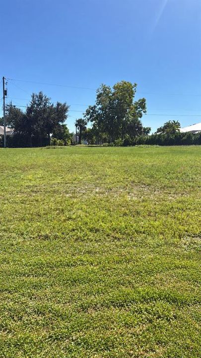 待售: $120,000 (0.22 acres)