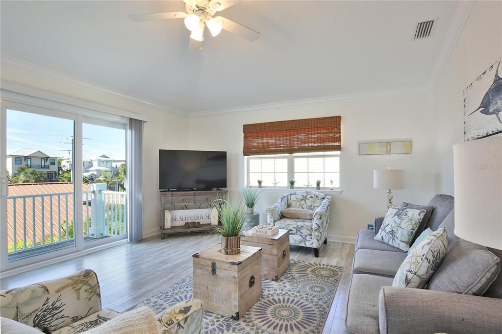 For Sale: $1,085,000 (3 beds, 2 baths, 1338 Square Feet)