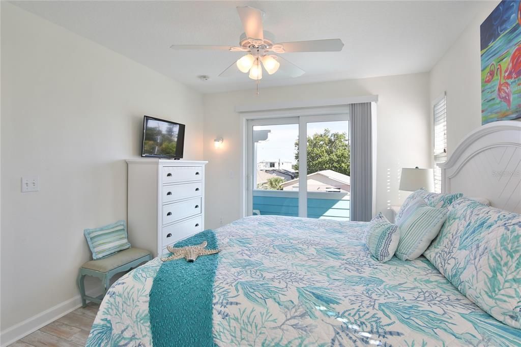 For Sale: $1,085,000 (3 beds, 2 baths, 1338 Square Feet)