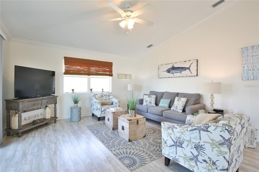 For Sale: $1,085,000 (3 beds, 2 baths, 1338 Square Feet)