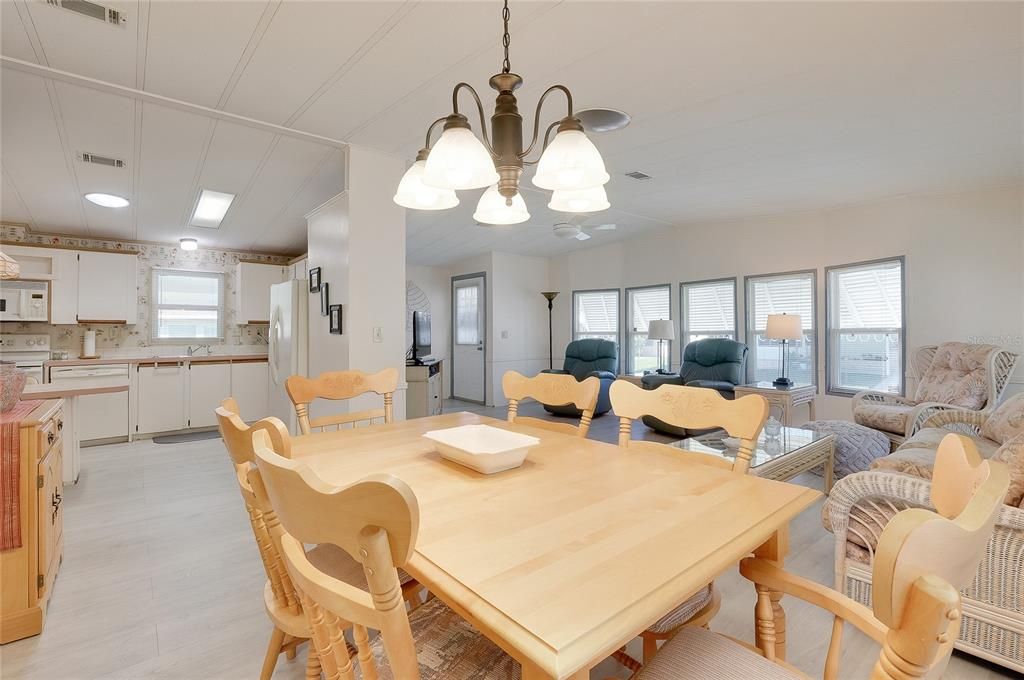 For Sale: $130,000 (2 beds, 2 baths, 1155 Square Feet)