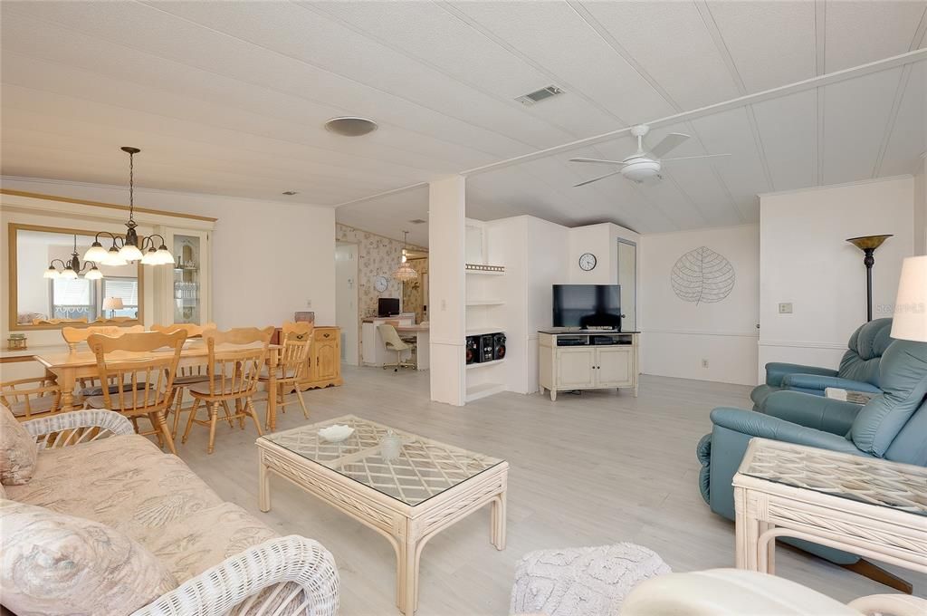 For Sale: $130,000 (2 beds, 2 baths, 1155 Square Feet)