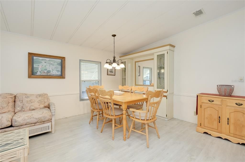For Sale: $130,000 (2 beds, 2 baths, 1155 Square Feet)