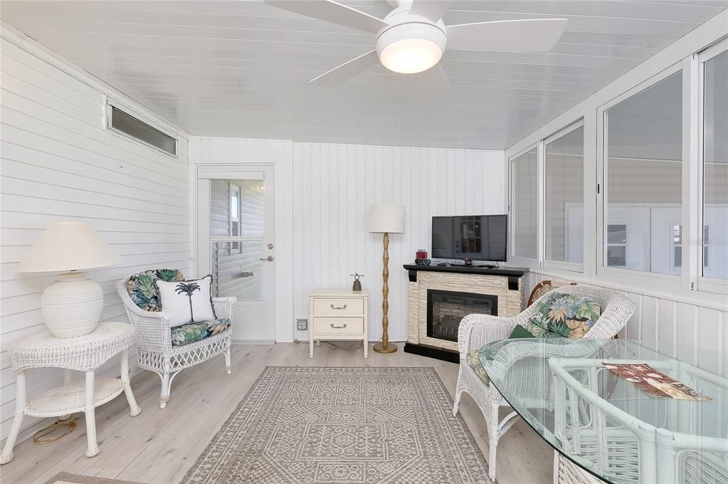 For Sale: $130,000 (2 beds, 2 baths, 1155 Square Feet)