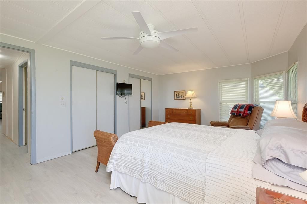 For Sale: $130,000 (2 beds, 2 baths, 1155 Square Feet)