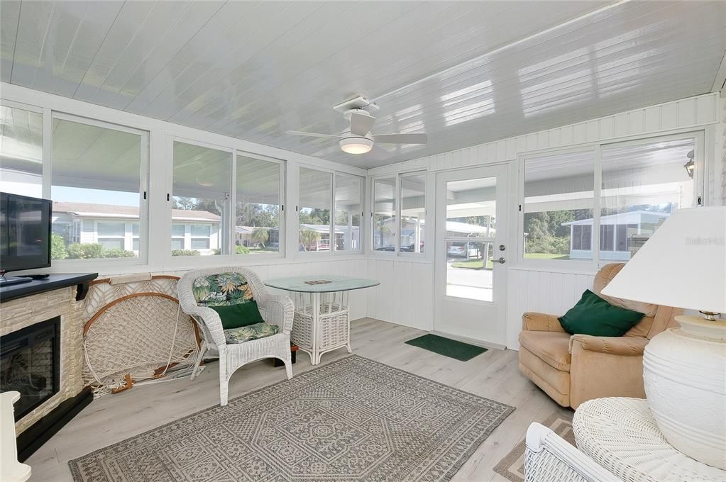 For Sale: $130,000 (2 beds, 2 baths, 1155 Square Feet)