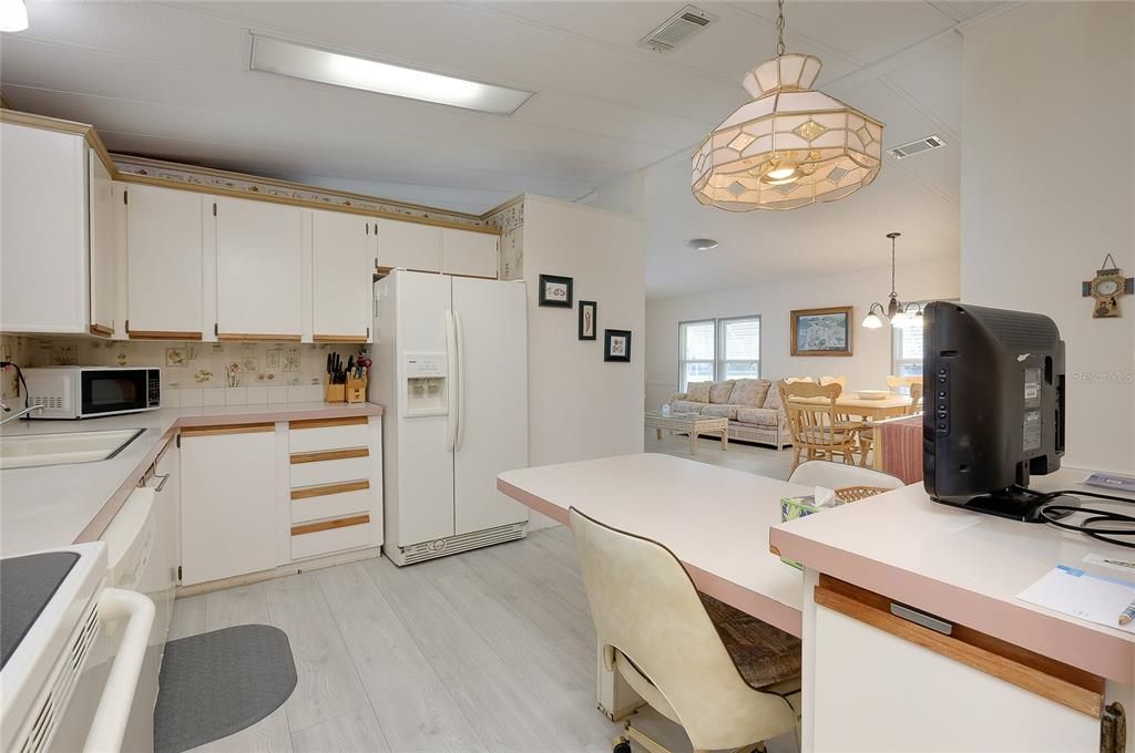 For Sale: $130,000 (2 beds, 2 baths, 1155 Square Feet)