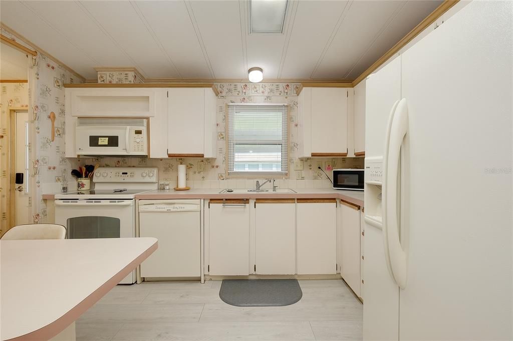 For Sale: $130,000 (2 beds, 2 baths, 1155 Square Feet)