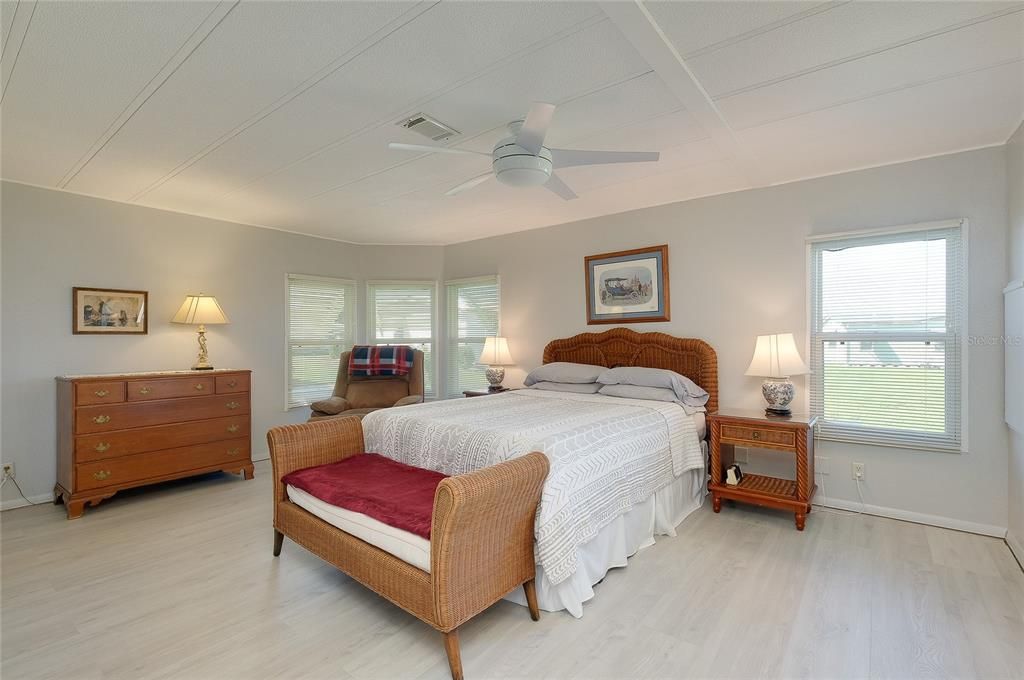 For Sale: $130,000 (2 beds, 2 baths, 1155 Square Feet)