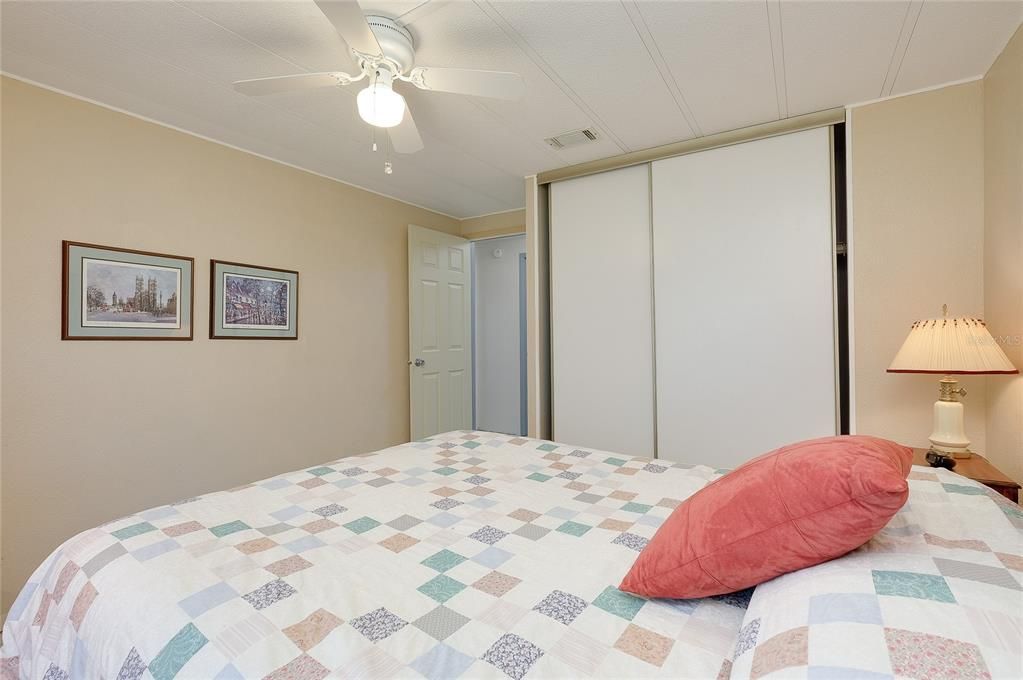For Sale: $130,000 (2 beds, 2 baths, 1155 Square Feet)