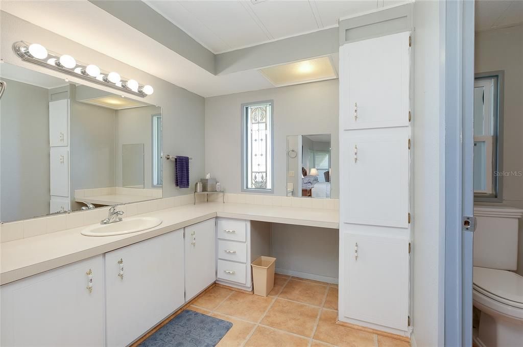 For Sale: $130,000 (2 beds, 2 baths, 1155 Square Feet)