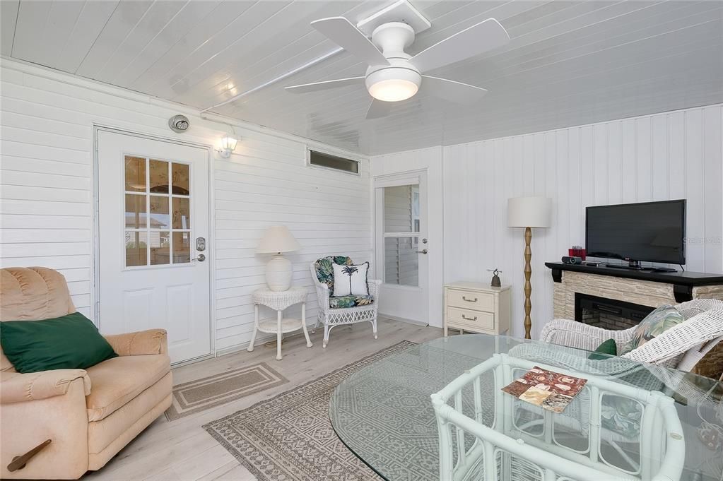 For Sale: $130,000 (2 beds, 2 baths, 1155 Square Feet)